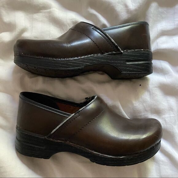 🍄 Dansko Brown Clogs - Picture 2 of 10